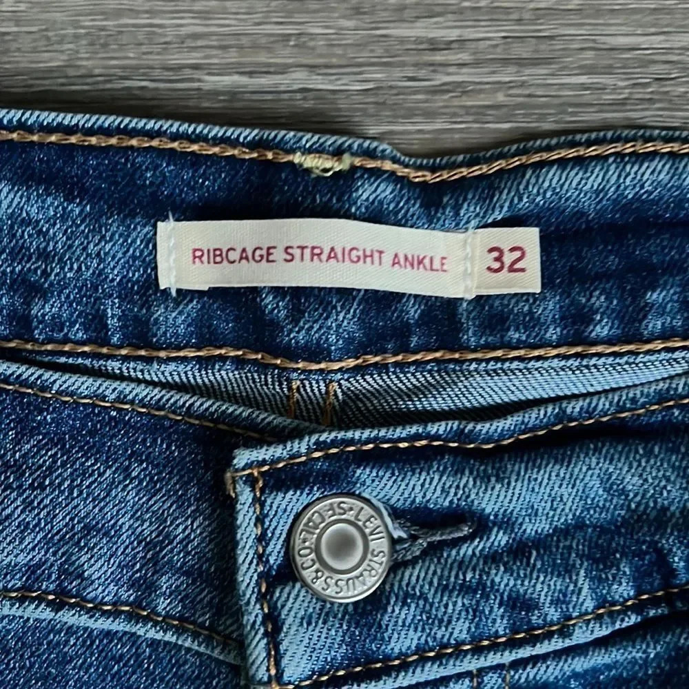 Levi's Ribcage Straight Ankle Jeans - Picture 8 of 13